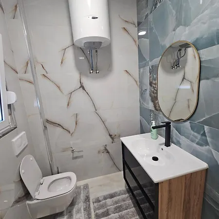 Amelia Luxury 1 *