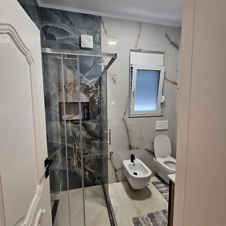 Amelia Luxury 1 *